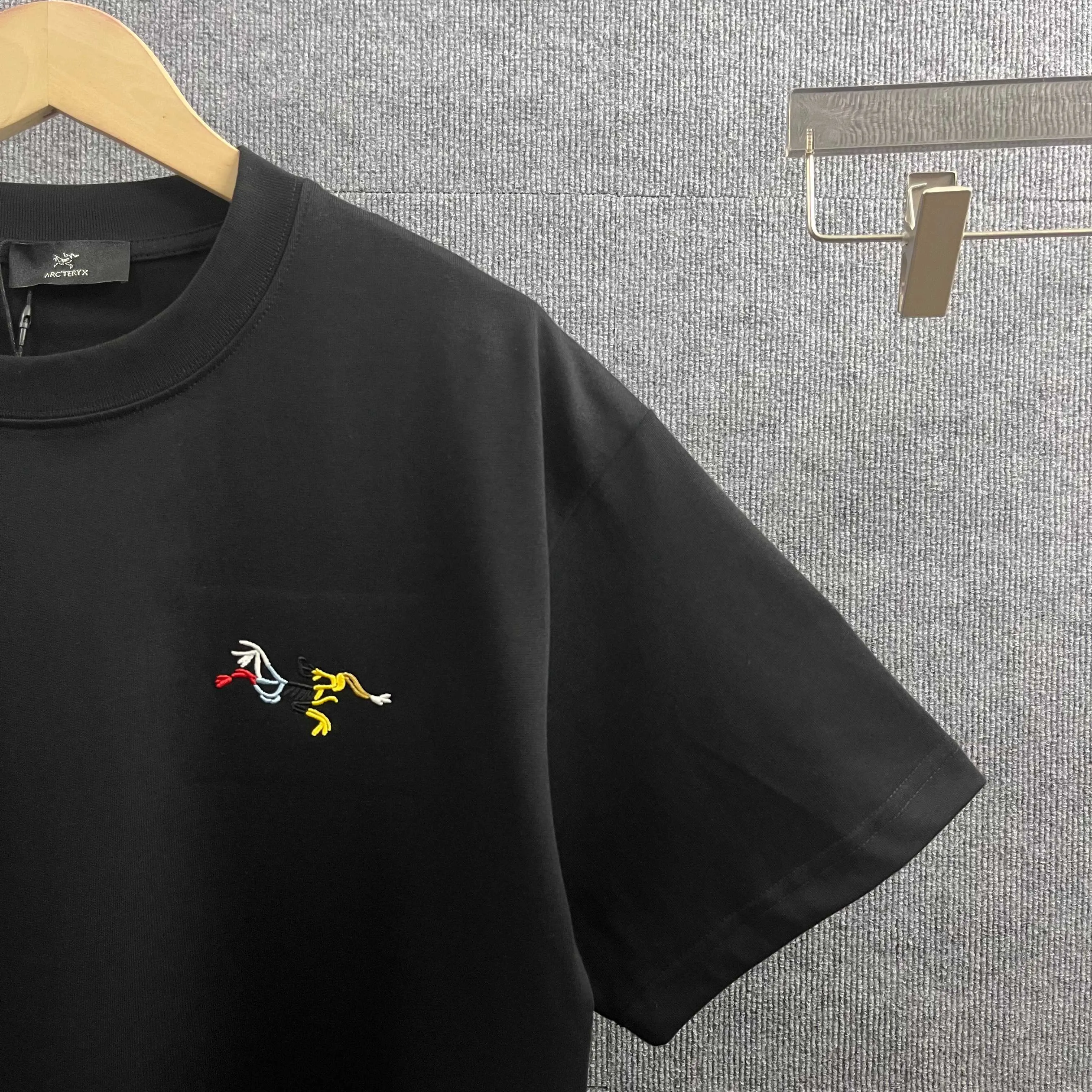 ARC'TER* * * 2026 New Arrival Classic logo T Same Style ：Black White Size： S （90-130 ） M （120-150 ） L （140-165 ） XL （160-180 ） XXL （180 ）